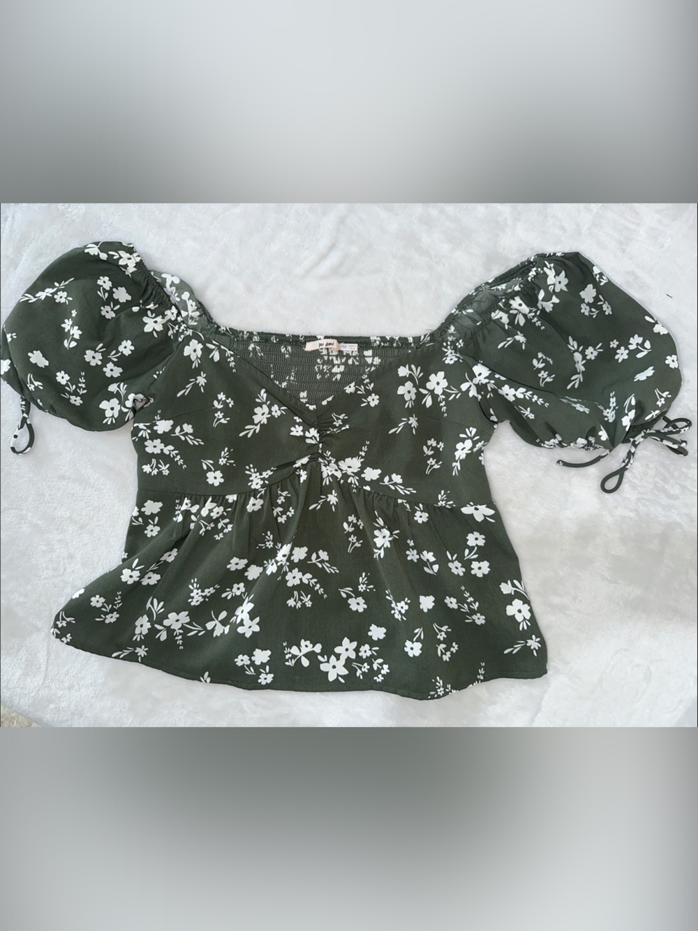 Francesca's Off Shoukder Floral Puff-Sleeve Peplum Top